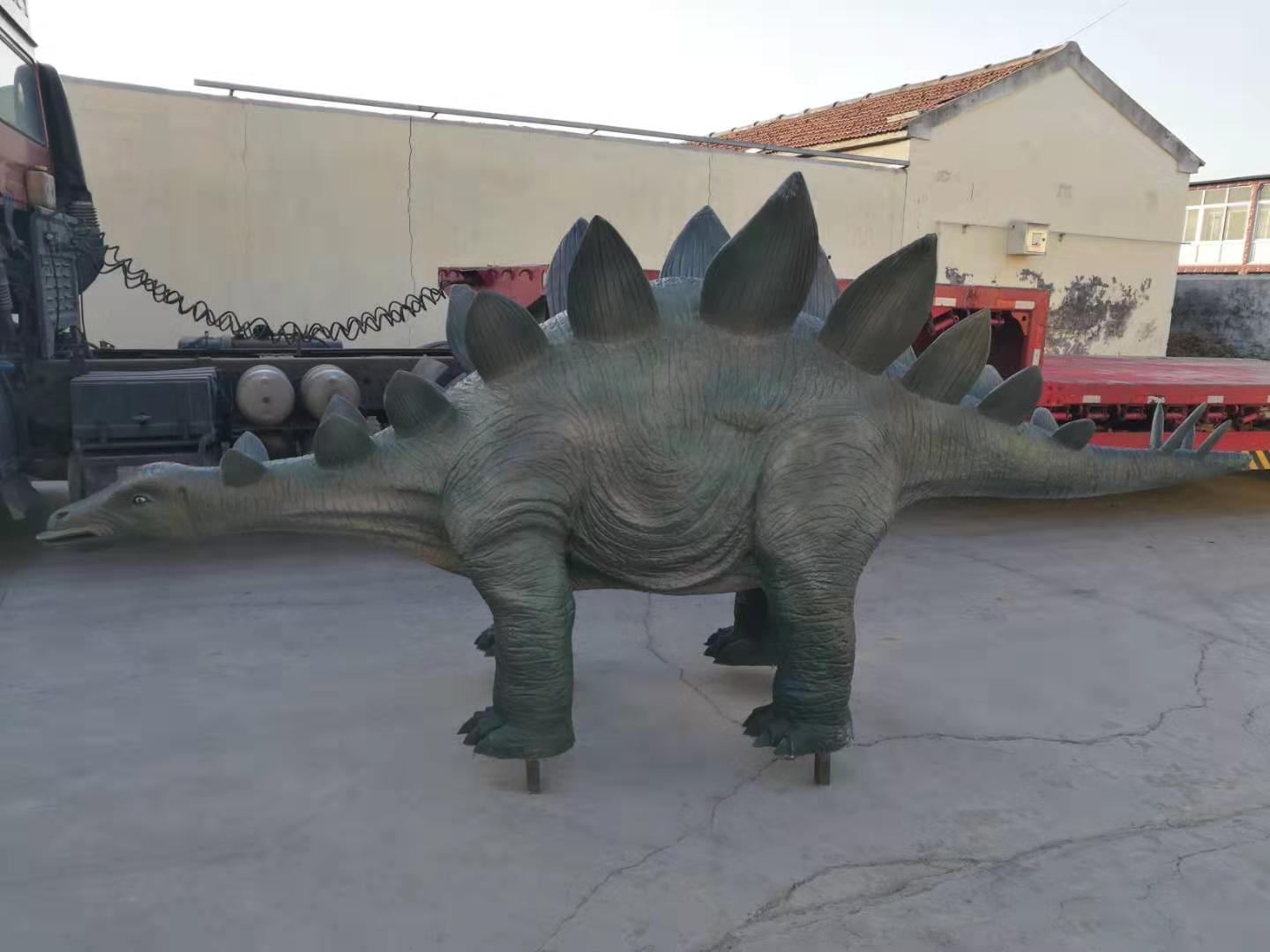 恐龍雕塑項目部分完工，出廠安裝（組圖）。
