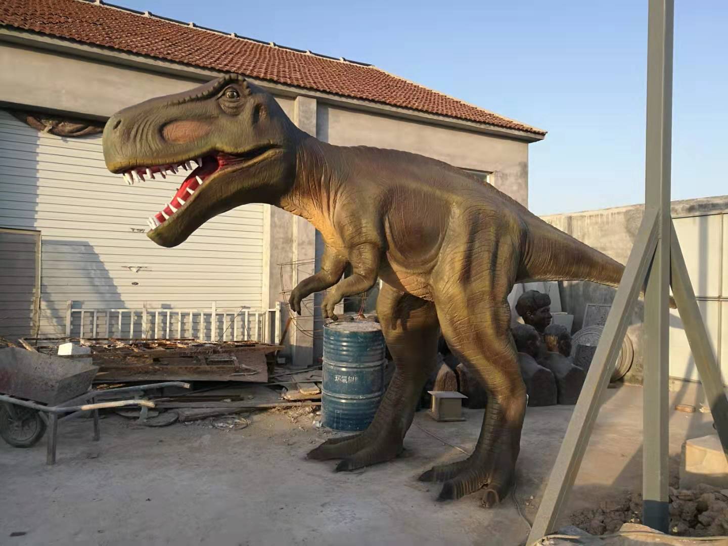 恐龍雕塑項目部分完工，出廠安裝（組圖）。